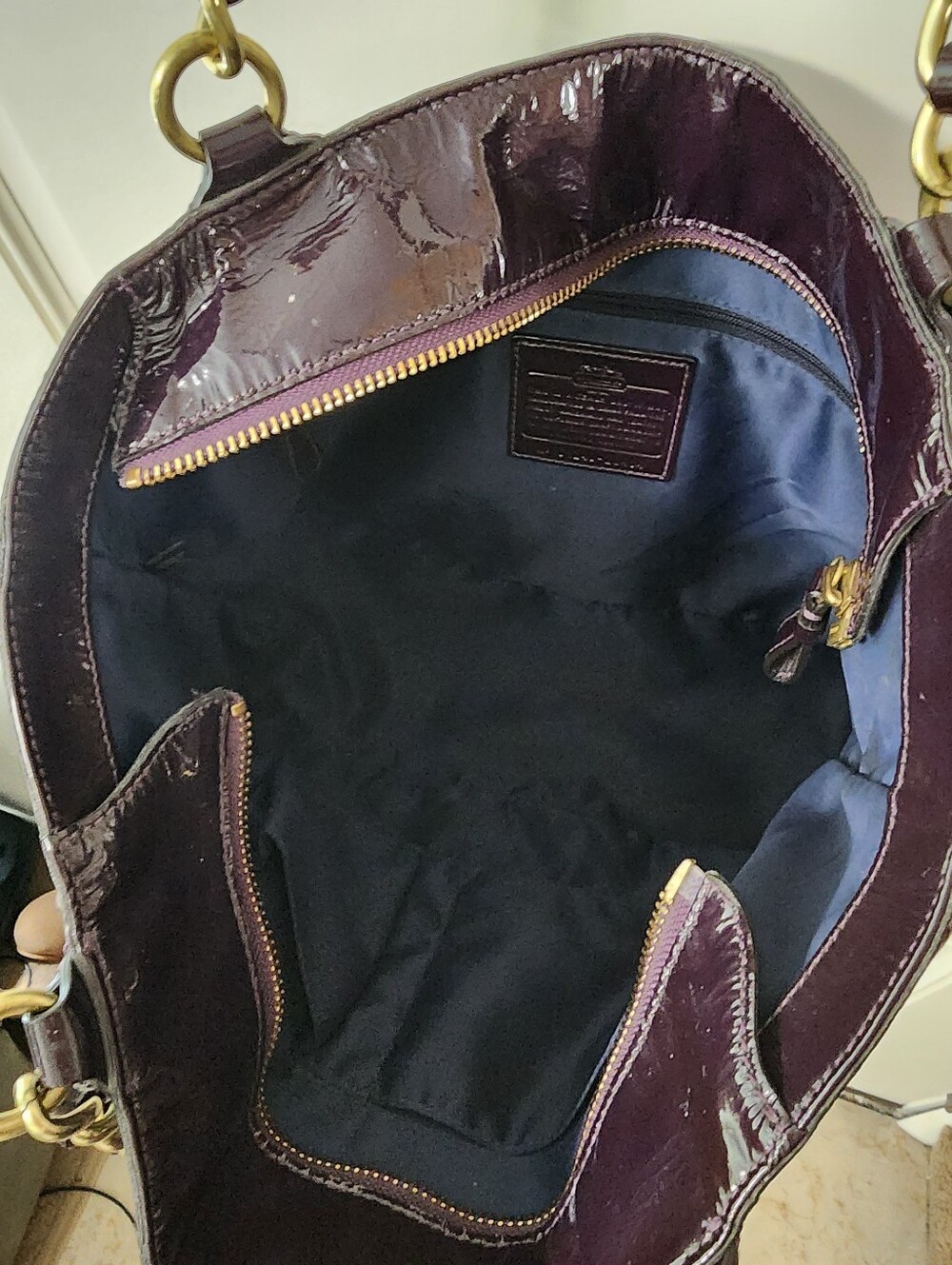 Coach Plum Purple Patent Leather Chain Tote Bag Leather Hangtag Gold Hardware - Picture 7 of 11